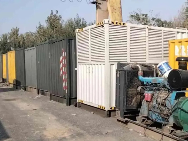 滑县200KW柴油发电机机组每小时油耗是多少？